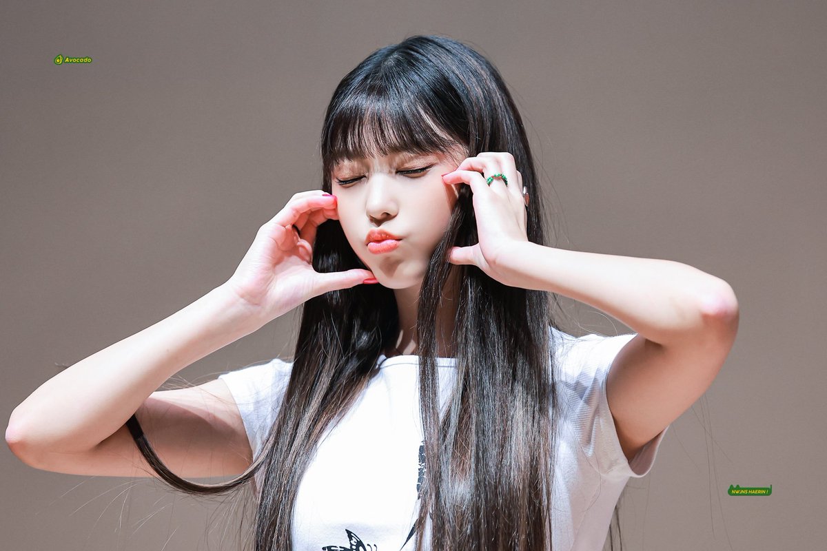 timeto_khr's tweet photo. 220816 팬사인회
#해린 #HAERIN https://t.co/O2eMQS0XaR