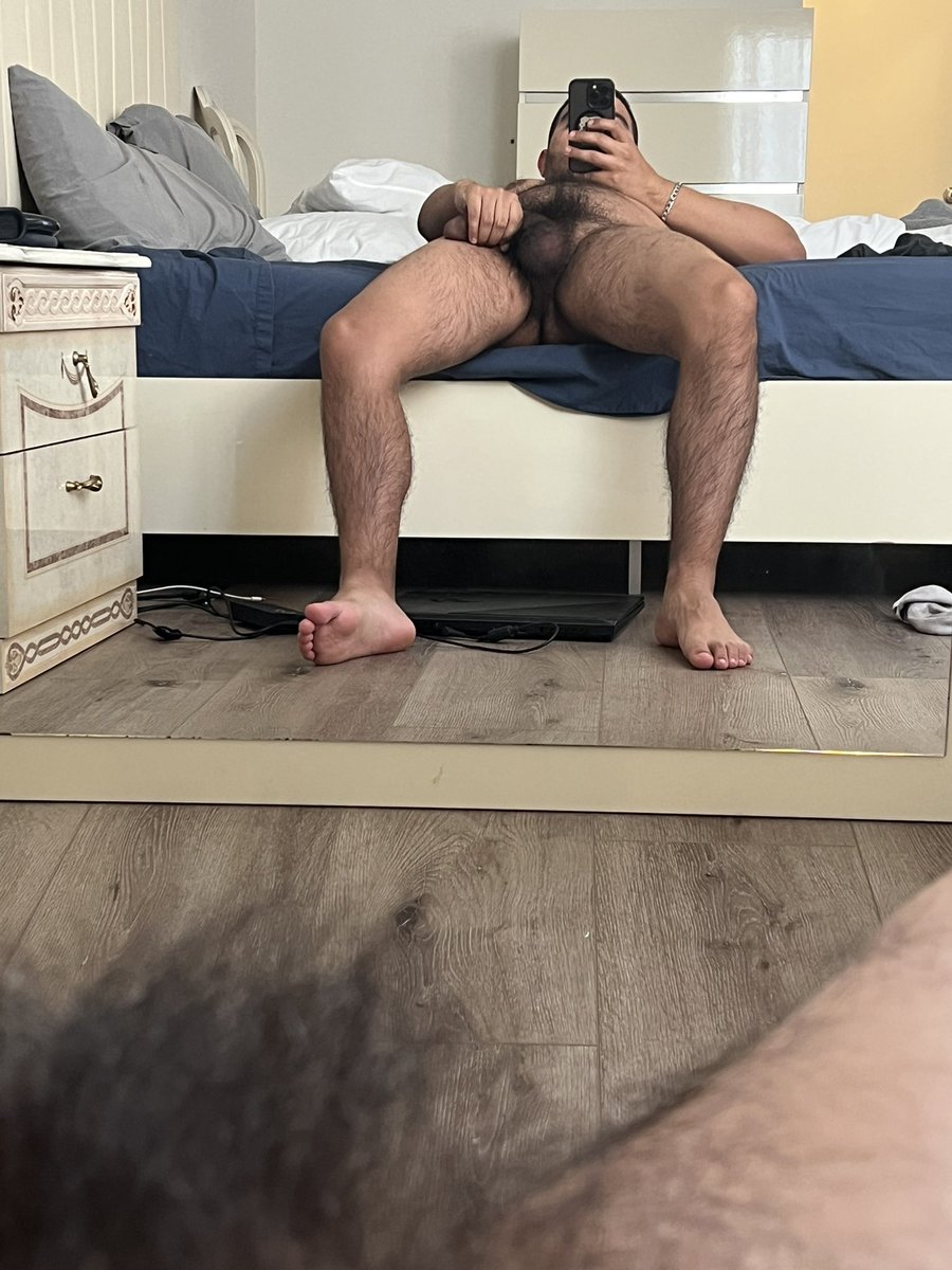 mexiv7's tweet photo. Bush is bushing for sure https://t.co/D5JAqPEib9