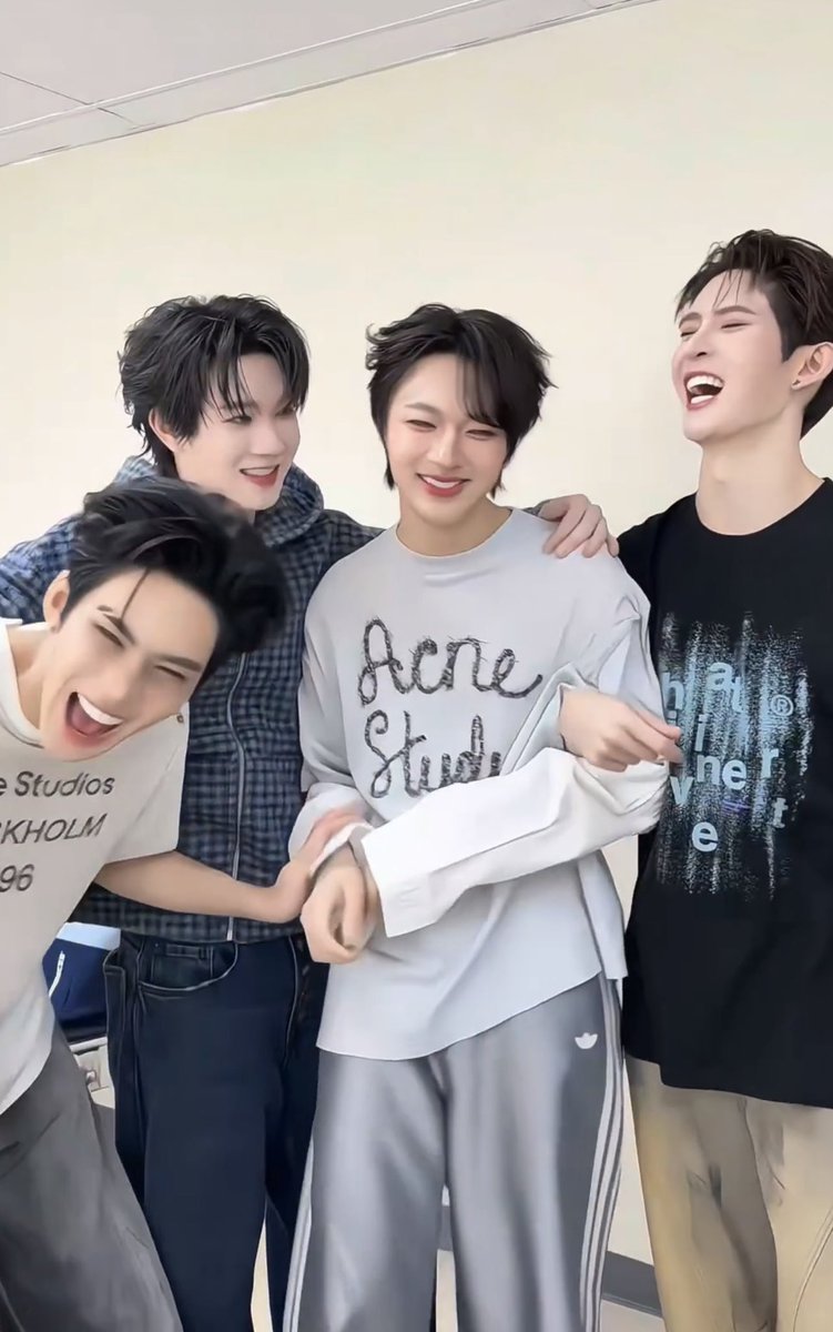 softnuary's tweet photo. เนวเหมิ่นแมวน่าบีบจิง คือทุกคนเจอแล้วต้องจับ ต้องทัช ต้องกอด555555555555 🤌🏻 https://t.co/ploSQd0xTH