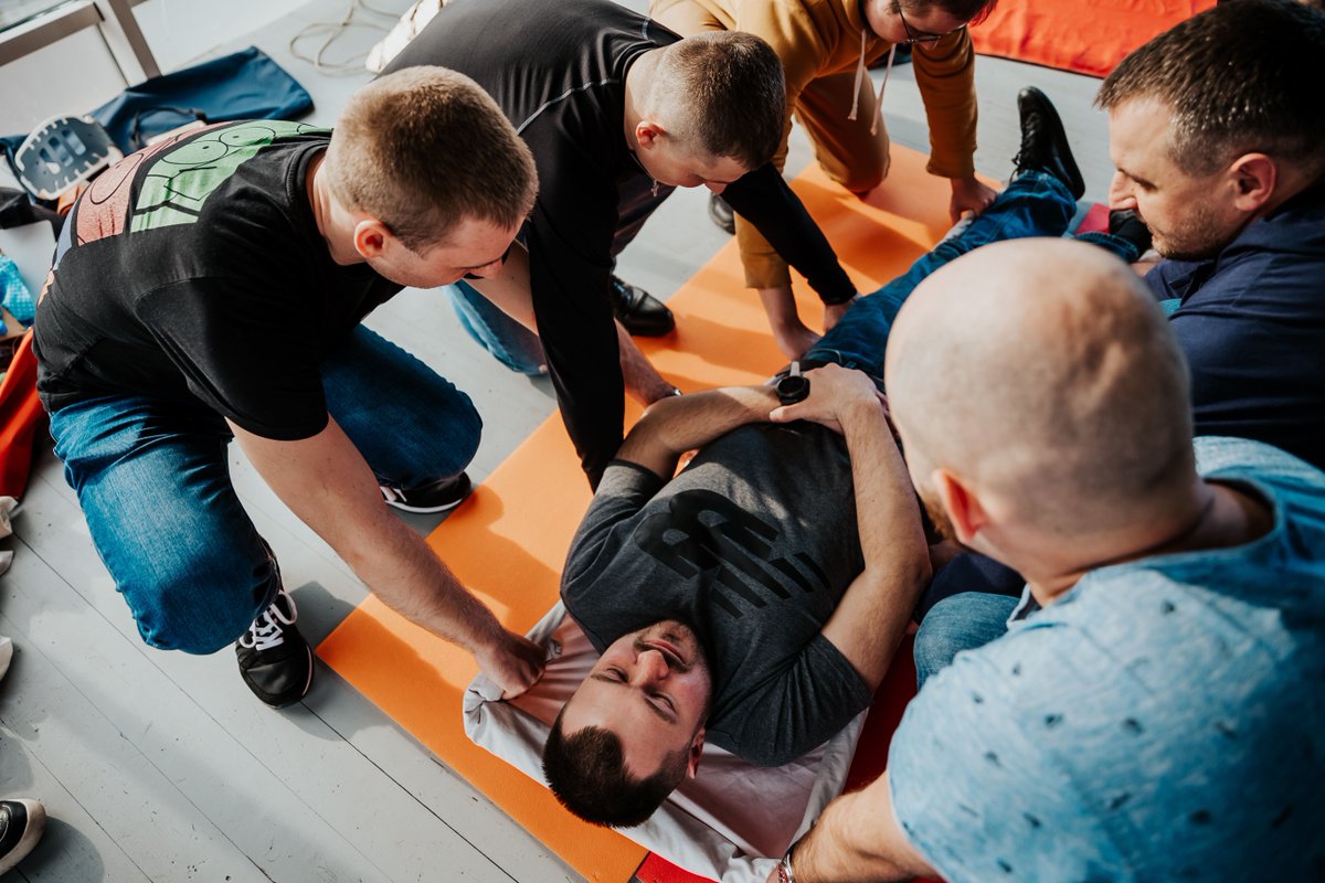 thisurlcansave's tweet photo. Every second counts in an emergency. Our on-site CPR training brings expert, industry-specific certification directly to your workplace, saving time and keeping your team prepared. Build a culture of safety today. 🩺🛡️ #CPRTraining #WorkplaceSafety https://t.co/Qi7jDJB4ka