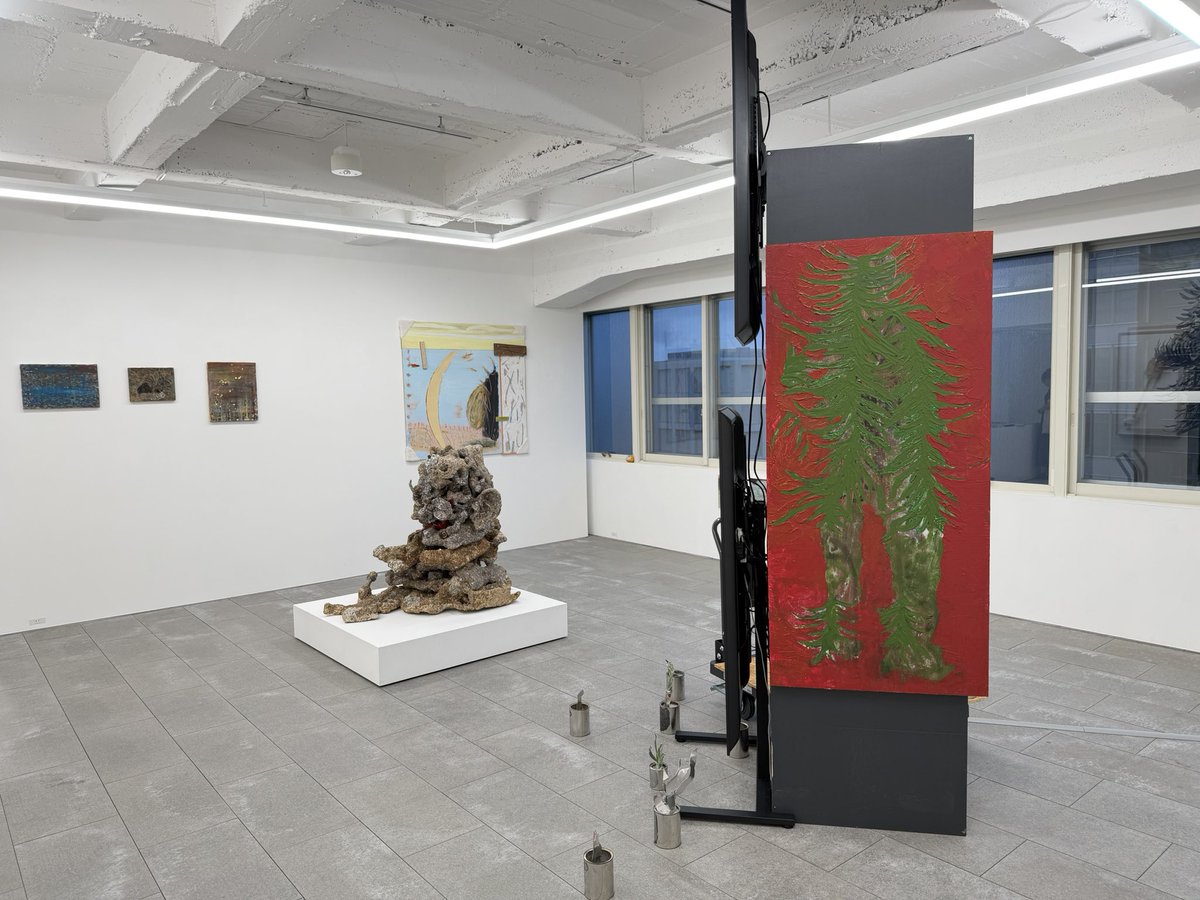 mirabelle1395's tweet photo. AWASE galleryとbiscuit galleryへ。両ギャラリー共催のグループ展「grid next: 2026 – Emerging Artists Showcase」。若手作家発掘の役割を持つ恒例の展示。8/30(日)まで。 https://t.co/GcLmEOXdPd