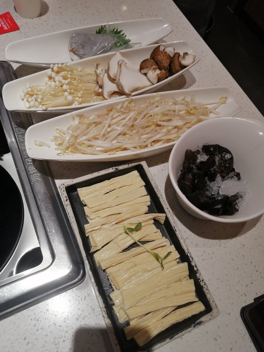 8770928's tweet photo. この前初めてハイディラオ行きました！毎日火鍋でも良いレベルに美味しかったです😍 https://t.co/y6a2cMVVJO