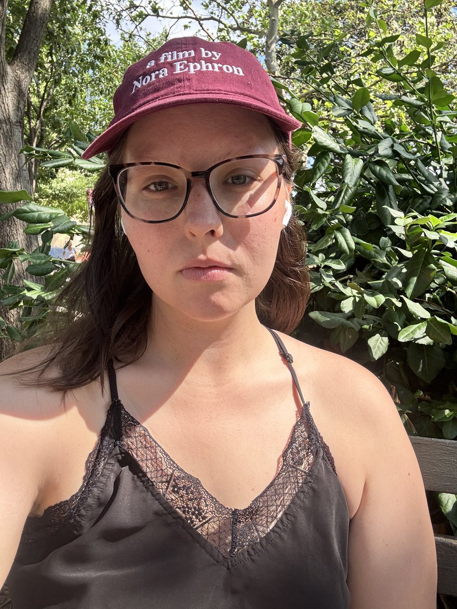 constantlyshan's tweet photo. Shannon is having avocado toast.

She has made peace with the concept of never owning a home. (WSJ) https://t.co/UgZPU9YMfs