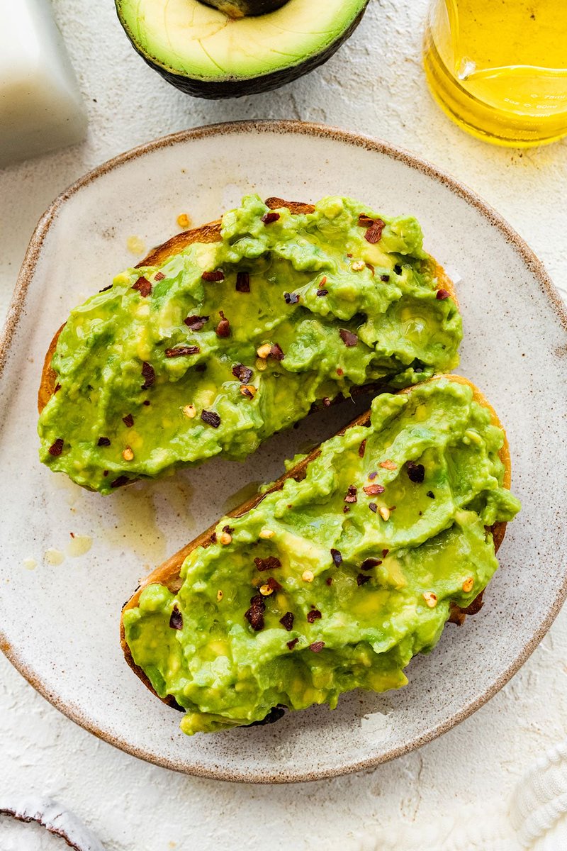 constantlyshan's tweet photo. Shannon is having avocado toast.

She has made peace with the concept of never owning a home. (WSJ) https://t.co/UgZPU9YMfs