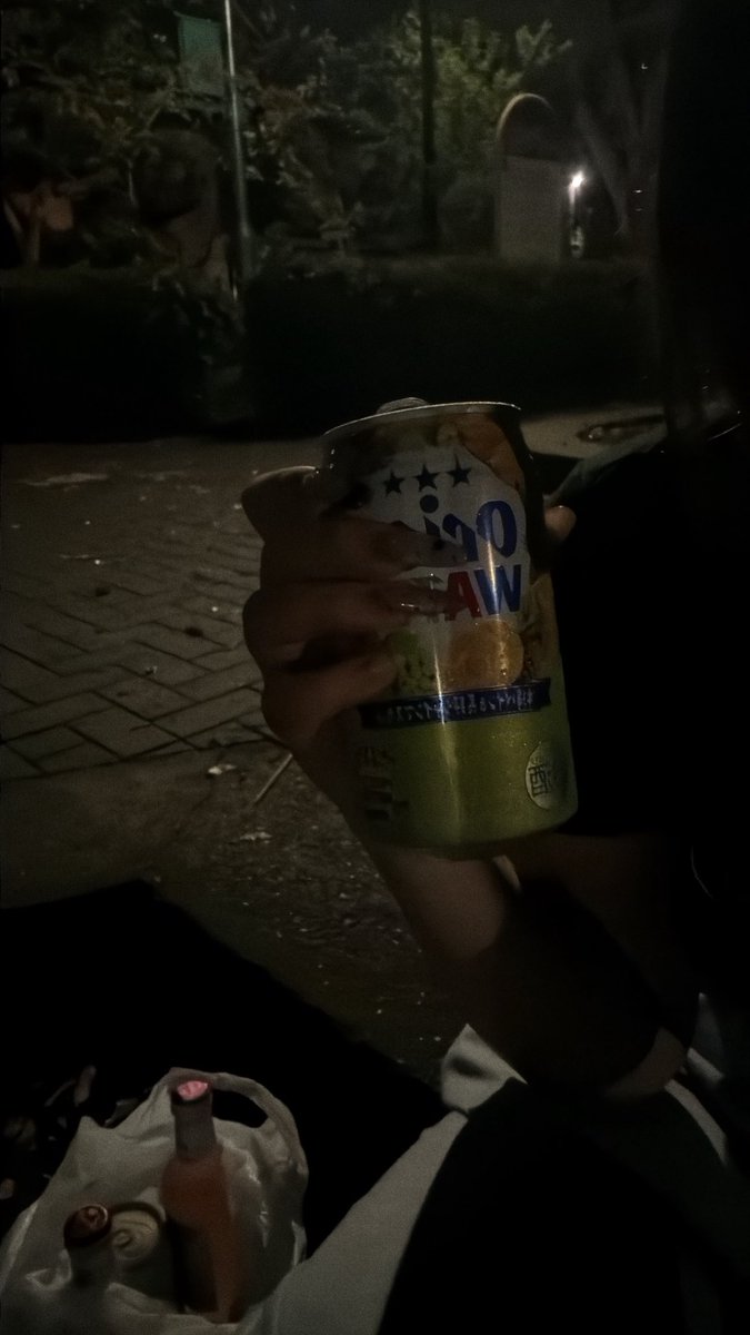 mn1zq's tweet photo. 公園ぼっち飲み初めて🫪🫪🫪 https://t.co/OThkcSq9iE