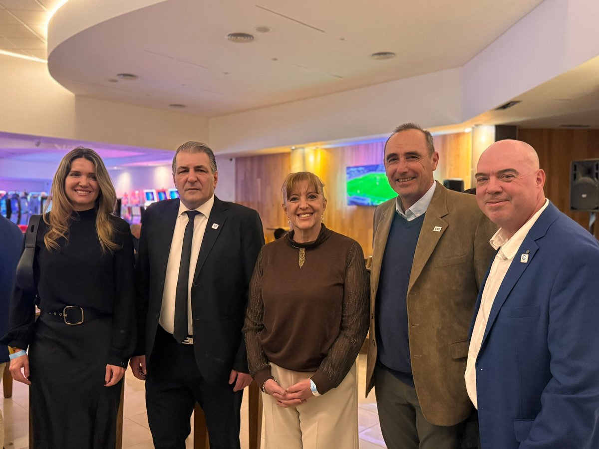 PGimenezDC's tweet photo. Acompañé a la Cámara de Comercio de Malargüe en su tradicional Cena de Gala por el Día del Empresario. Un encuentro que nos permite compartir con las empresas ,emprendedores y productores locales. https://t.co/4iPit8kc28