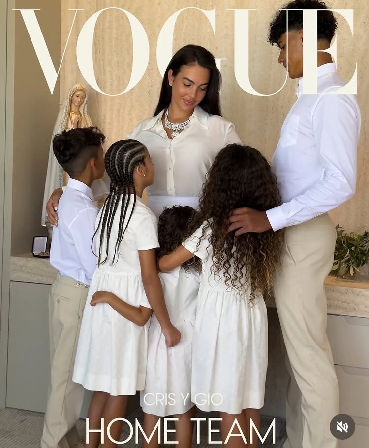GeorginaRonald0's tweet photo. First public photos from Cristiano and Georgina’s Wedding 🥹❤️ https://t.co/H83rgRBMuL