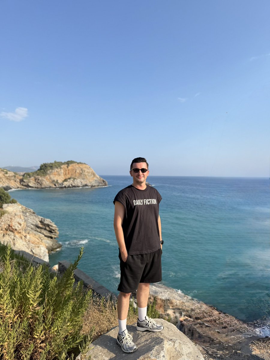 MaxMChe's tweet photo. Swim and fun 🤩 https://t.co/QfVqQGtXS3