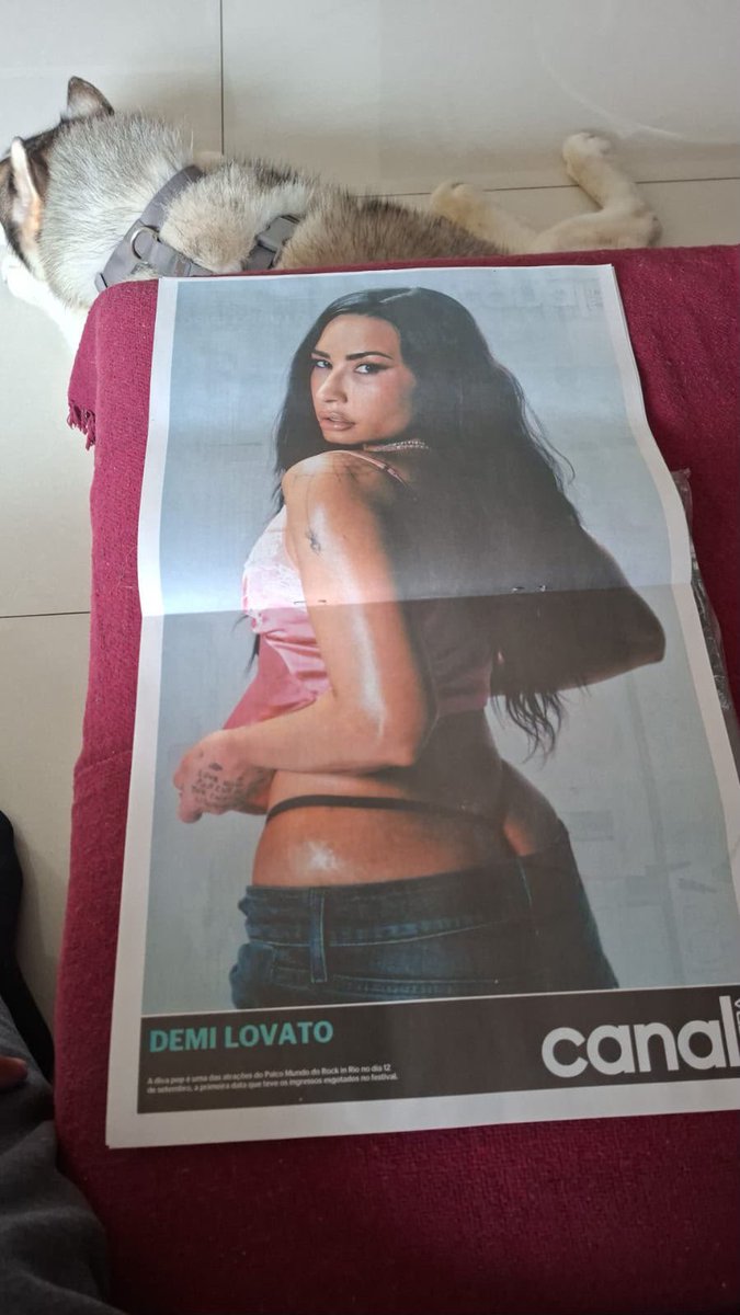 acervolovato's tweet photo. achei que meu filho fosse gay, mas ele chegou trazendo esse jornal com uma mulher de calcinha https://t.co/Ue5pdR9Uds