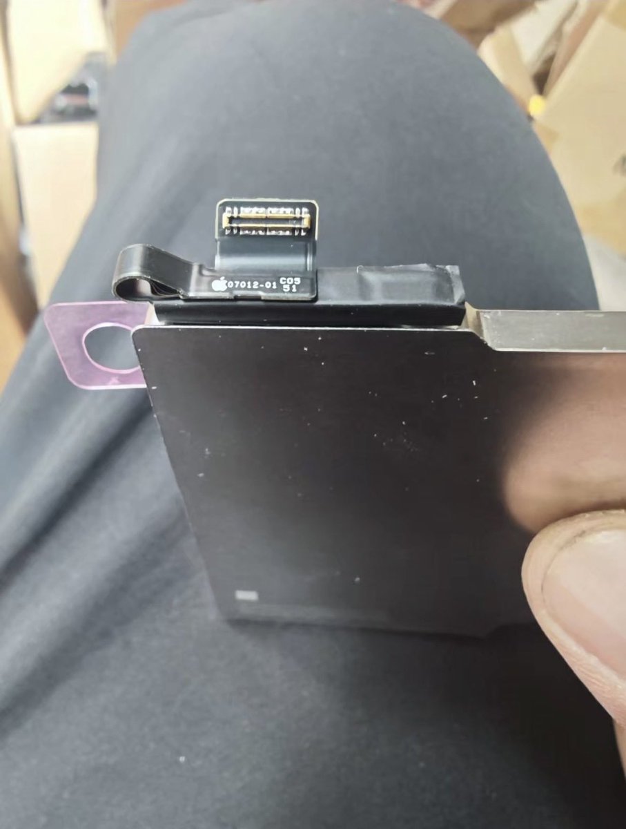 MajinBuofficia's tweet photo. Details about the iPhone 18 Pro battery have leaked online. https://t.co/jL1mHV3lvG