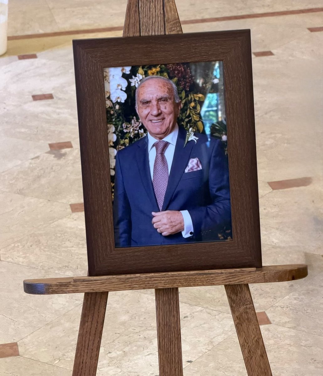 TonyFrangieh's tweet photo. نصلّي اليوم لراحة نفس ريمون عنتر. 
رفيق سليمان فرنجيه الجد وطوني جدي ووالدي وصديقي أنا أيضاً.
 الراحة لروحه. عزاؤنا لزوجته ولأبنائه ولكلّ العائلة. https://t.co/GZrtxwJZsa
