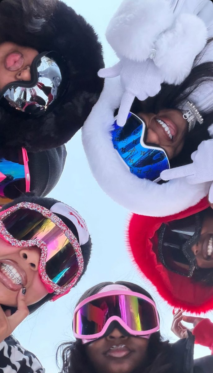 bossbabejass's tweet photo. I absolutely WILL be taking a ski trip this year ⛷️😍 https://t.co/hfwlHDN8J7