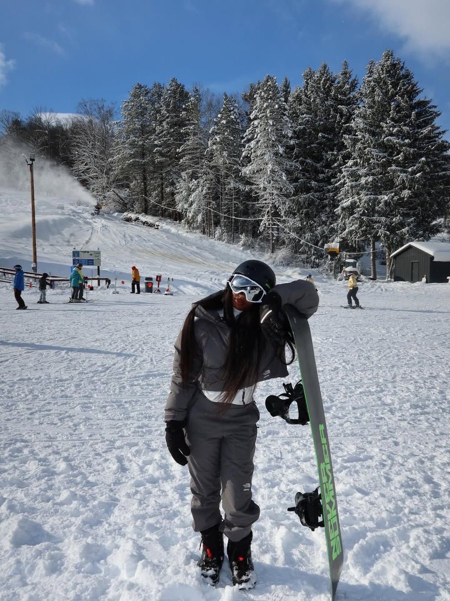 bossbabejass's tweet photo. I absolutely WILL be taking a ski trip this year ⛷️😍 https://t.co/hfwlHDN8J7