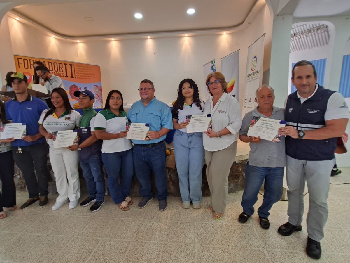 AgrocalidadEC's tweet photo. 🌱 | #AgrocalidadCapacita

En #Manabí participamos en el foro sobre la aplicación del Reglamento EUDR, trazabilidad y uso del sistema GUIA en la cadena de valor del cacao. 

Fortalecemos conocimiento y capacidades para una gestión eficiente.

#ProtegemosElAgroEcuatoriano 💪 https://t.co/QFoG2Mz50F