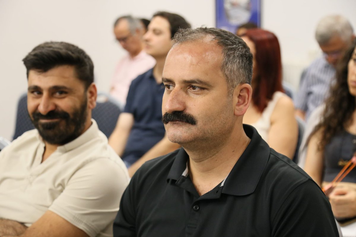 YapiYolSen21's tweet photo. Konfederasyonumuz KESK'in 15 Ağustos ta İstanbulda düzenlediği "Deprem Gerçeği, Bilimsel Yaklaşım ve Kamusal Sorumluluk" sempozyumuna Amed KESK Şubeler  Platformu adına Şube başkanımız katılım sağlayıp Platform adına rapor sundu. https://t.co/YGercD3i9T