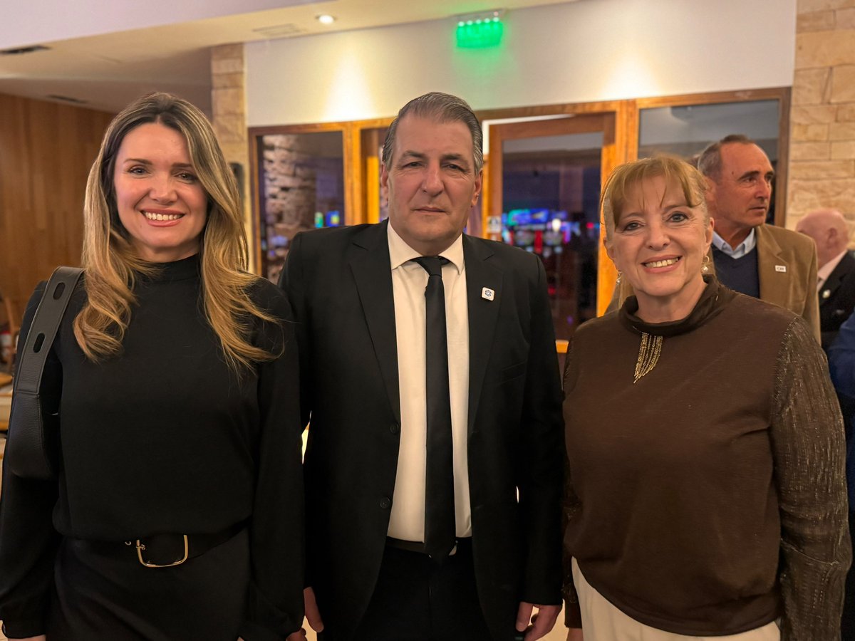 PGimenezDC's tweet photo. Acompañé a la Cámara de Comercio de Malargüe en su tradicional Cena de Gala por el Día del Empresario. Un encuentro que nos permite compartir con las empresas ,emprendedores y productores locales. https://t.co/4iPit8kc28