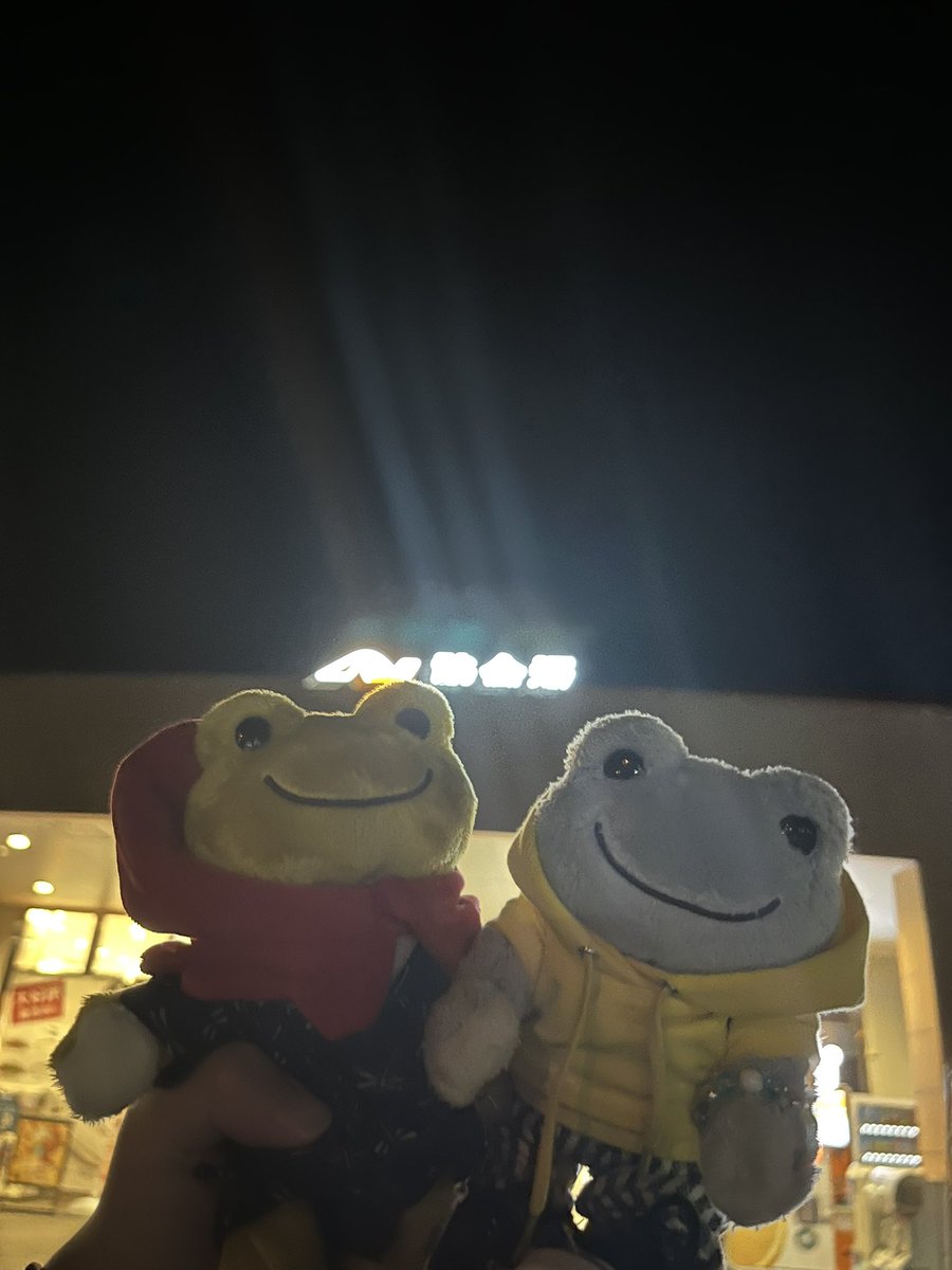 tabi_d0ri's tweet photo. 談合坂SA上りにて
ちょっと変わったラーメン？うどん？
ってお品その名も(ラーほー)を
もぐもぐしたケロｯｯ！！

お味は味噌ラーメンなのに麺はほうとう！？
甲州味噌でできたこちらのお品旅の思い出に
機会あれば是非ケロｯｯ！！

#ピク旅family旅記録
#スイくんのおすすめグルメ🐸 https://t.co/4TceeervPq