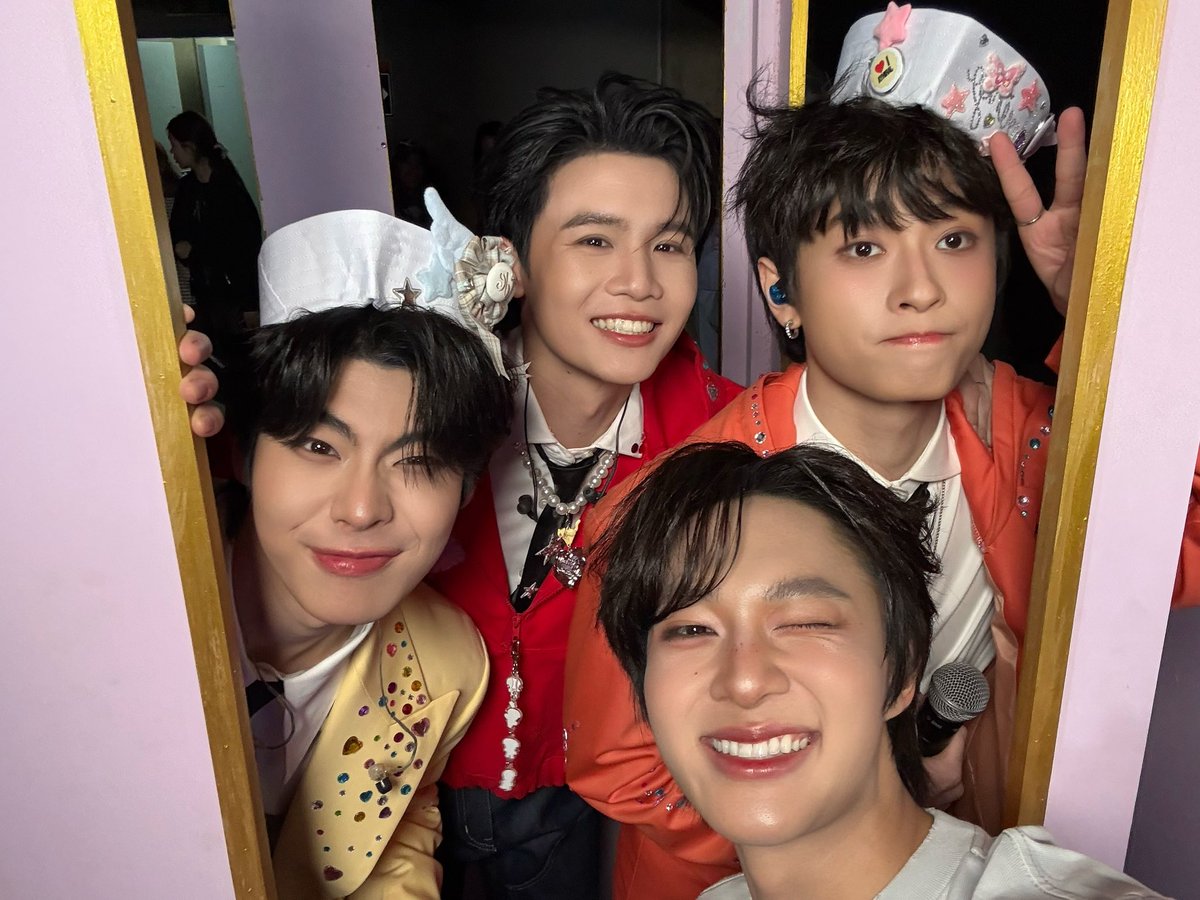 CwrNew's tweet photo. วันนี้ทุกคนเก่งมาก! เก่งเสมอมา ขอบคุณน้องจี๋จี๋ที่ชูสนี่มาเป็นเกสต์น้า วันนี้พูดอยู่ดี ๆ ก็ซึ้ง ขอโต้ด ไม่ดั้ยตั้งใจจะร้องไห้ ฮึบสุด ๆ 555 มันภูมิใจอะ ภูมิใจในตัวน้อง ๆ ทุกคนมากก อยู่ด้วยกันมาตั้งแต่แรก ๆ จนวันนี้ได้ขึ้นอิมแพคอย่างเต็มตัวกันทุกคนแล้ว 🥹 ขอให้ทุกคนประสบความเร็จยิ่ง ๆ ขึ้นไปให้สมกับความสามารถและความตั้งใจของทุกคนเลยนะ! เป็นกำลังใจให้อยู่ตรงนี้ตะเหมอ ❤️🫰🏻
DUANG GO ROUND DAY2
#DuangConcertDay2