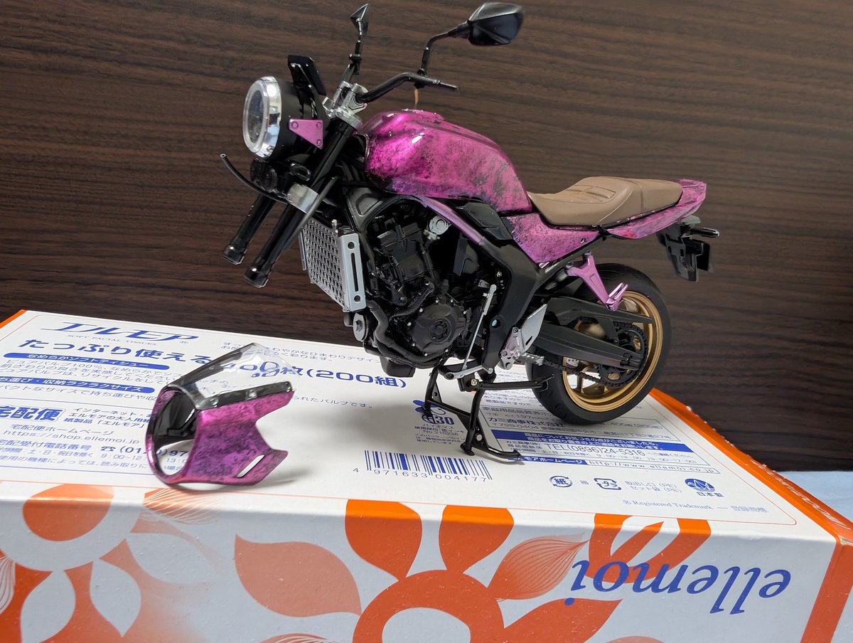 honoca_62's tweet photo. CBR作ってたはずなんだけどなぁ…
CB1000Fの方がもう少しで完成するよー
エキゾーストの色、シルバー単色だと味気ないので塗り直そうと考えております
#ガンプラジオ https://t.co/pzf0gN9RBn