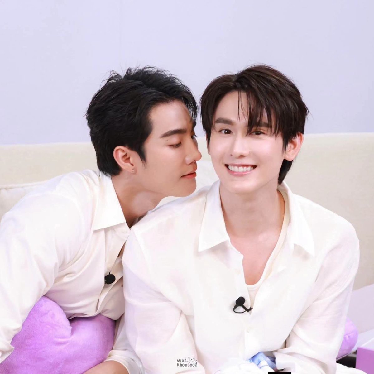 _Happinessbook's tweet photo. Bookie gets shy when his mom kisses him, but when Force kisses him, he’s not shy at all just super flustered. 🫠🤍 #forcebook #fforce_ #kasibook https://t.co/9bEWVNdpZs