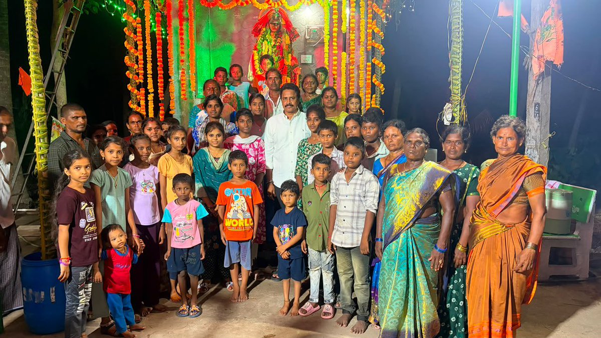 RKarimilli's tweet photo. యర్రాఇ చెరువు (కావలిపురం పాలెం)లో నిర్వహించిన శ్రీ అభయ ఆంజనేయ స్వామి విగ్రహ ప్రతిష్ఠ మరియు అన్నసమారాధన కార్యక్రమంలో పాల్గొని స్వామివారిని దర్శించుకోవడం జరిగింది. https://t.co/VLMrvUnVql