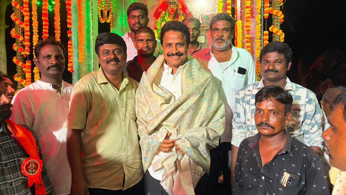 RKarimilli's tweet photo. యర్రాఇ చెరువు (కావలిపురం పాలెం)లో నిర్వహించిన శ్రీ అభయ ఆంజనేయ స్వామి విగ్రహ ప్రతిష్ఠ మరియు అన్నసమారాధన కార్యక్రమంలో పాల్గొని స్వామివారిని దర్శించుకోవడం జరిగింది. https://t.co/VLMrvUnVql