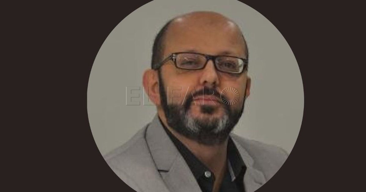 MPSnoserinde's tweet photo. 🚨 ALERTA MÁXIMA POR TRAICIÓN: EL PLAN SECRETO PARA ENTREGAR CEUTA Y MELILLA EN 2030 🇪🇸

El analista de inteligencia Fernando Cocho ha destapado la existencia de informes que apuntan a un plan de cosoberanía pactado con Marruecos para el año 2030. 

Aunque la Moncloa intente despachar estos datos tildándolos de simples "supuestos", la realidad demuestra que la farsa del abandono calculado ya está en marcha: sanidad pública en manos de ONGs, fronteras desbordadas por asaltos masivos tolerados y una asfixia comercial asfixiante.

No estamos ante teorías conspirativas; se está vaciando de contenido la presencia del Estado español en las ciudades autónomas para justificar en el futuro una administración compartida con Rabat como única salida viable. 

Ceder soberanía de nuestro propio suelo patrio a espaldas de los ciudadanos constituye una de las mayores traiciones de nuestra historia democrática.
📌 Conclusión:

La soberanía nacional es sagrada y no se negocia. El Gobierno de la Moncloa tiene la obligación de aclarar de inmediato esta hoja de ruta oculta con el régimen alauita y blindar, de una vez por todas y con la máxima firmeza, la seguridad, la economía y la españolidad innegociable de Ceuta y Melilla.