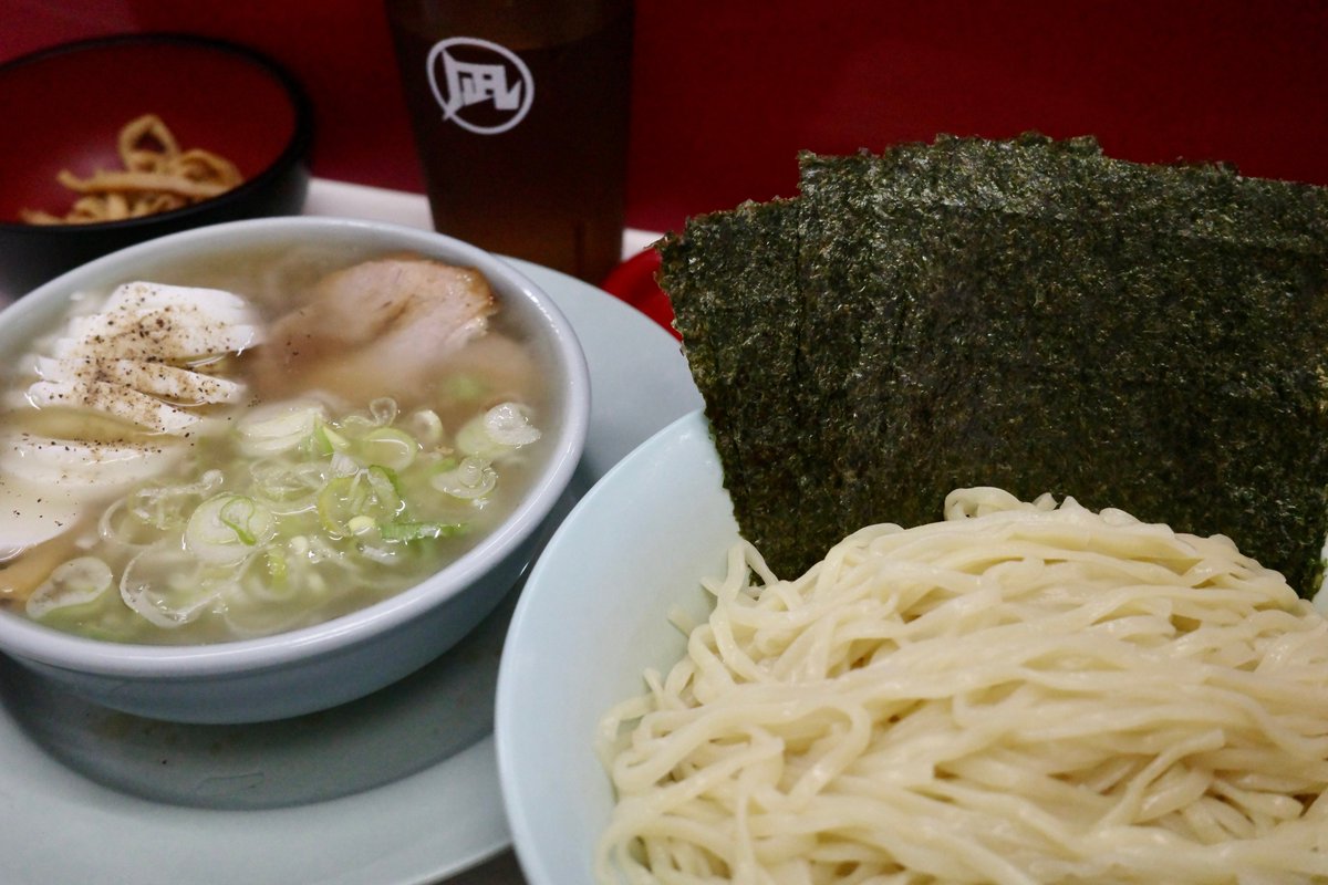 akigata1522's tweet photo. 凪ちゃんラーメン
事務所の家の近くも店が空いてない https://t.co/f8HWa7WmEW