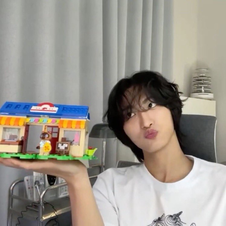 mooonbunny's tweet photo. name a hobby and i promise you park seonghwa has already done it at least once https://t.co/Edl08FU0PK