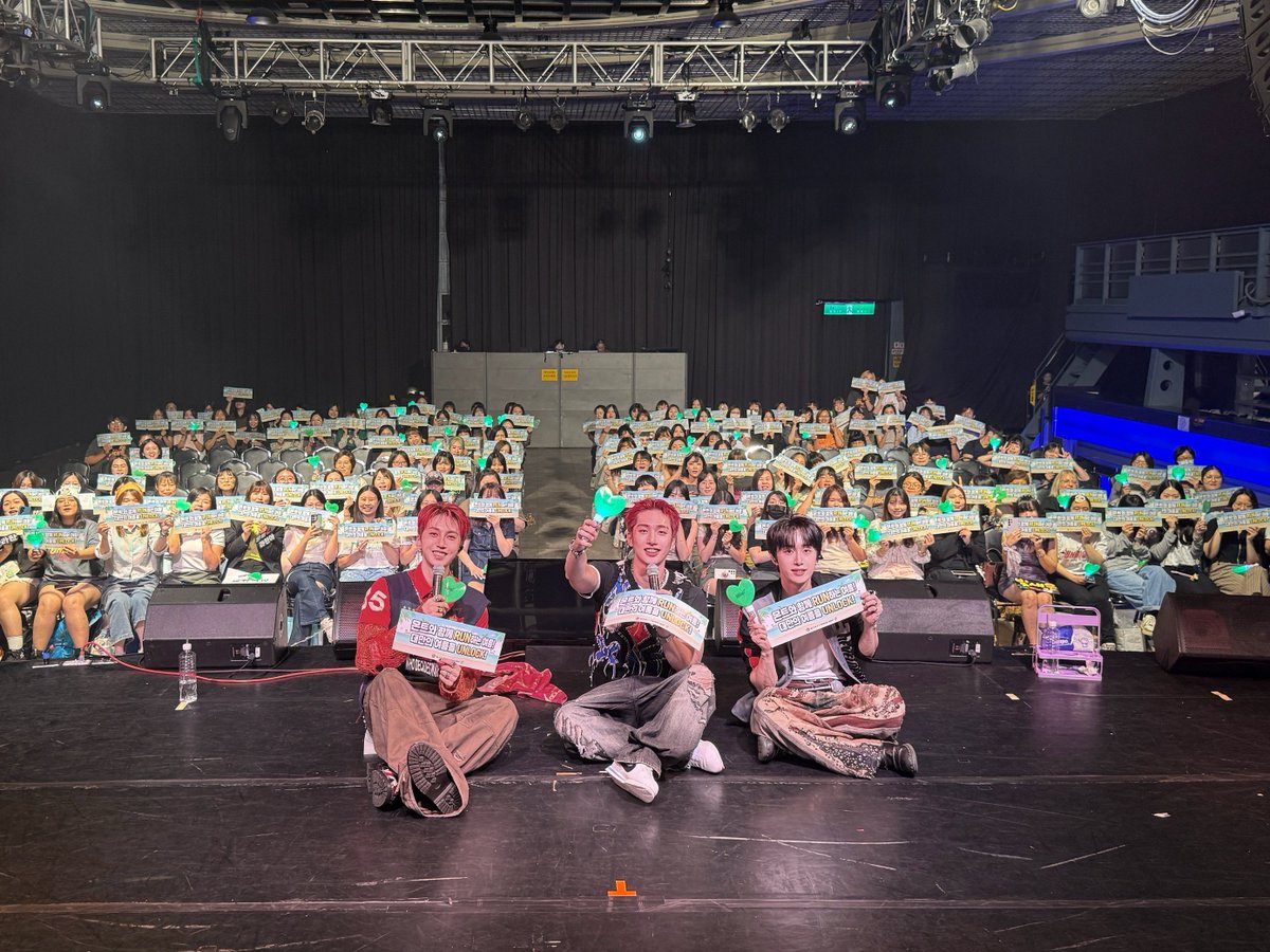 MontOfficial's tweet photo. [📷]

260816 M.O.N.T SUMMER SHOW-CON in TAIPEI 완료

대만에서 함께해 주신 민트 분들 덕분에
정말 행복하고 소중한 시간이었습니다 💚
대만에서 받은 에너지 그대로 안고 갑니다 ! 🔋
다음에 또 만나요 😎

#몬트 #MONT
#나라찬 #NARACHAN
#빛새온 #BITSAEON
#로다 #RODA 
#UNLOCK #RUN https://t.co/tEHT3wxrZO