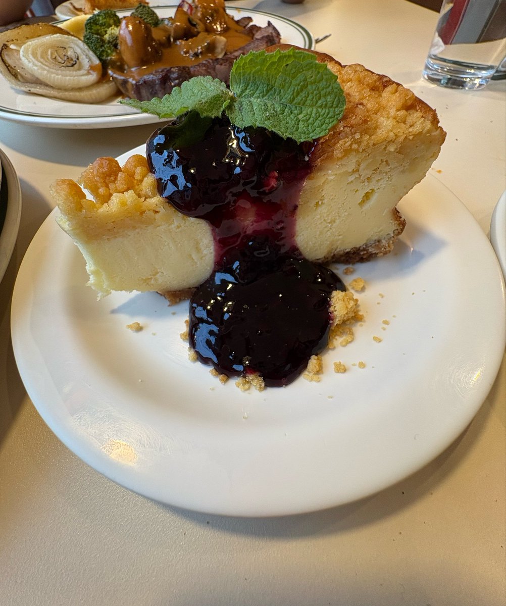 0hhjesus's tweet photo. 8/16

오늘 너무 예쁜이 치즈케이크 머것사용🧀🍰

다들 잘 지내시는지요..전 사실 엄청난 번아웃으로 거의 삼수포기까지 갔다가 그래도 해야지 마인드로 이겨내보고 있는 중입니다 다들 이제 점점 가을로 다가가는중인듯 한데 좀만 더 버텨봅시다🥲 https://t.co/ycYJDRaVrB