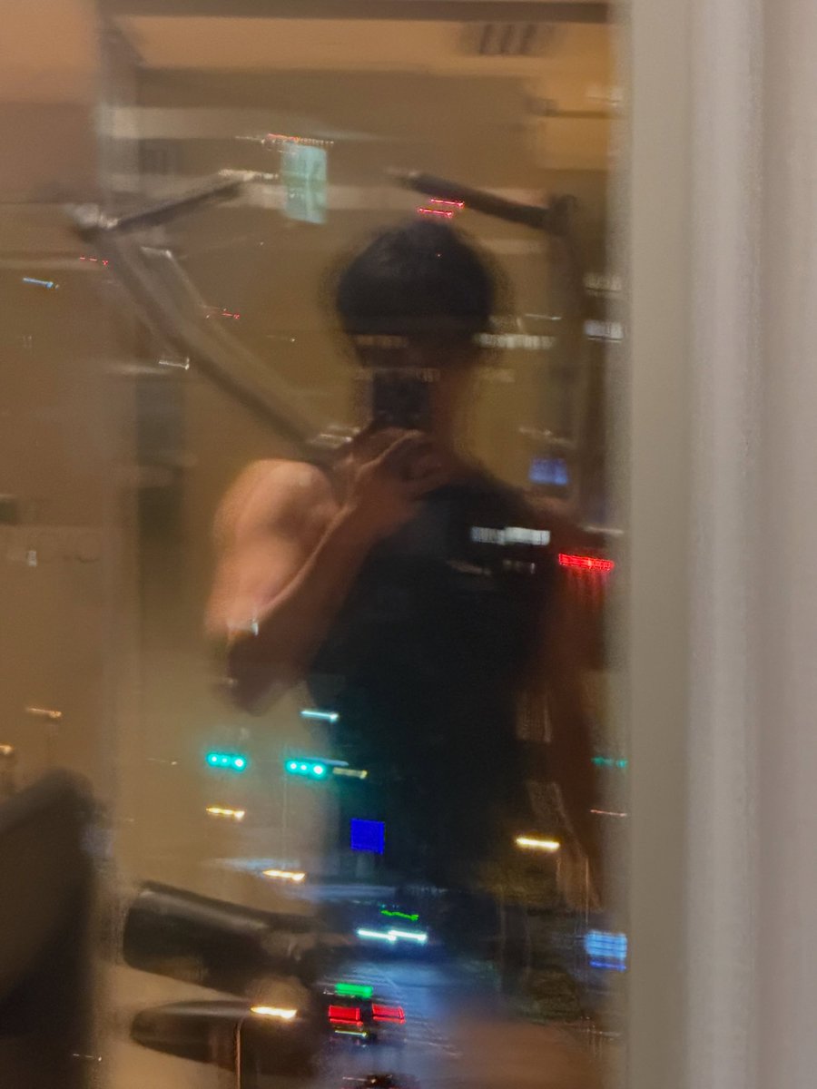 chwes9's tweet photo. IM SHAKING no im so normal abt this https://t.co/aCqpmvX8Dk
