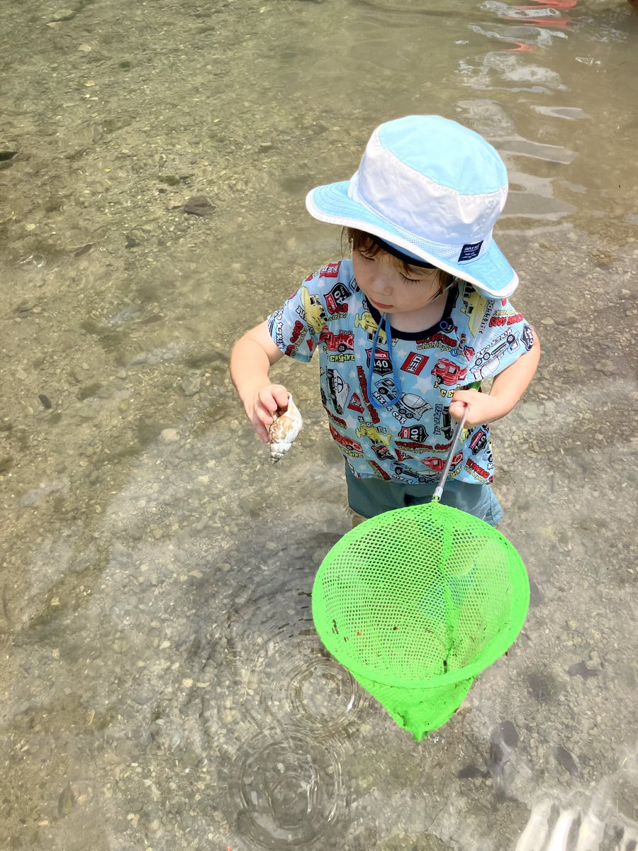 LittleAdvefam's tweet photo. 夏休み「垣花樋川」へ🌿✨

木陰の涼しさと、ひんやり湧水に癒され🩷

一番ハマったのは3歳👦
何度も湧水に触れてはジャンプ😊

地元・沖縄の魅力を再発見🌺

南城市、最高！

#垣花樋川 #南城市 #沖縄 #沖縄子連れ #子連れお出かけ #沖縄観光 #夏休み #自然遊び #親子旅 #LittleAdventureFamilyTravel https://t.co/MaQPPfEEX7