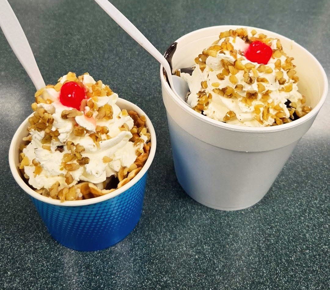 7heads_10crowns's tweet photo. Ice Cream Vibes 🍨
#somerset #creamery #wafflebowl #sundaes #cookiedough #vanilla #walnuts #hotfudge #cherryontop https://t.co/yLhxqWocx0
