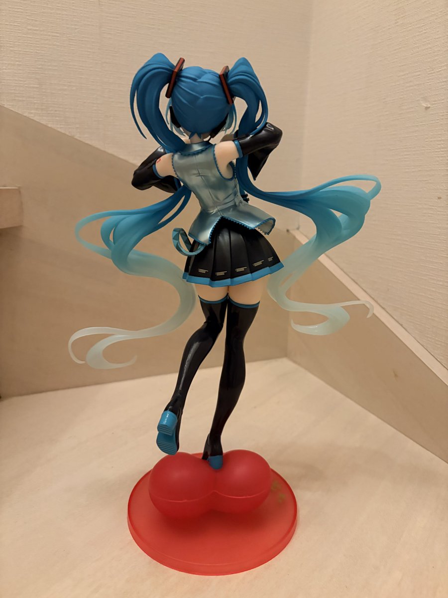 Gojo's tweet photo. 週末にお盆お疲れ様会してカラオケしてゲーセン行ってT-mostの初音ミクをゲットしましたぞ！デカくて可愛い！ありがたやー！ #Tmost #初音ミク https://t.co/Lc8CgMGsIr