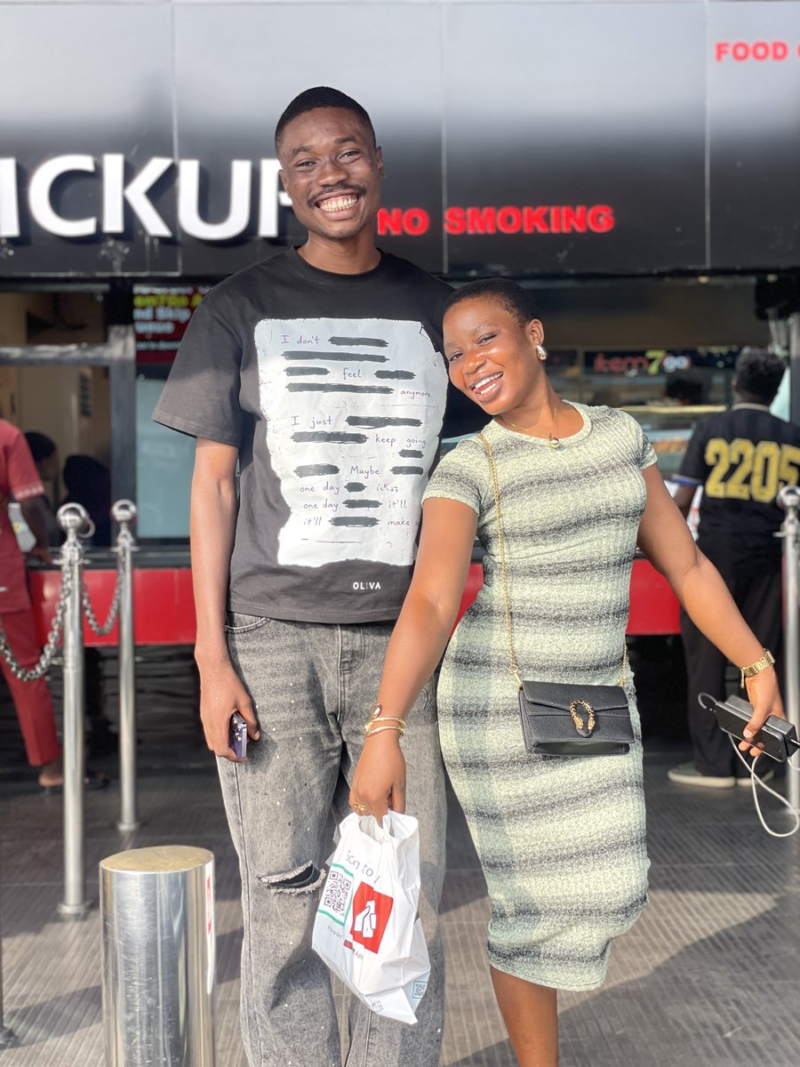 Unstopable_Cr7's tweet photo. Legends will understand this so fast 

Photo 1 » 5star met with one Olosho👩‍❤️‍👨

Photo 2 » 5star took her out so she could enjoy herself 🍔🥂

Photo 3 » 5star use money to lure her to his rented apartment 🏠

Photo 4 » 5star is done craving her garden 😂😂 https://t.co/lnMv7uRyvm
