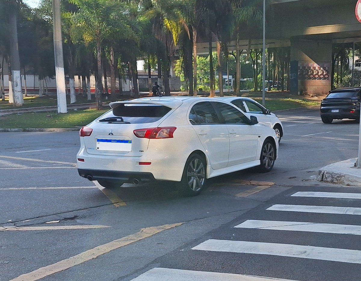 amarelucas's tweet photo. que belezinha! trabalhar na berrini tem me rendido vários flagras de carros mto legais. pena que não tenha conseguido tirar fotos de muitos que vi https://t.co/SDJGhfuVho