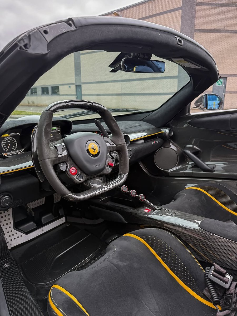 ZyroCar's tweet photo. Ferrari LaFerrari Aperta https://t.co/h1FaJPNYxB