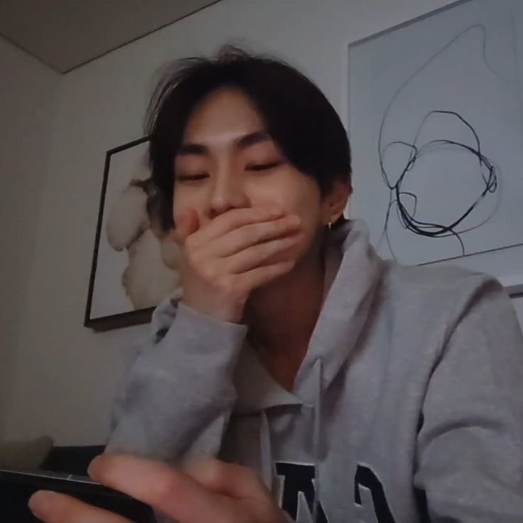 ROLLANDROP's tweet photo. ⠀

[  #HAVENSCAPE  ]  💬
☑  𝘜𝘴𝘦𝘳 𝘐𝘋:  🐱 𝗥𝗢𝗟𝗟𝗔𝗡𝗗 

I. Actually. Love KNIFE so much. The song, the video, the dance, the vibe, and me lololol. Have you listened to it, Engels? What do you think? Please tell me!

ᅠ https://t.co/ZvxdkDMC3J