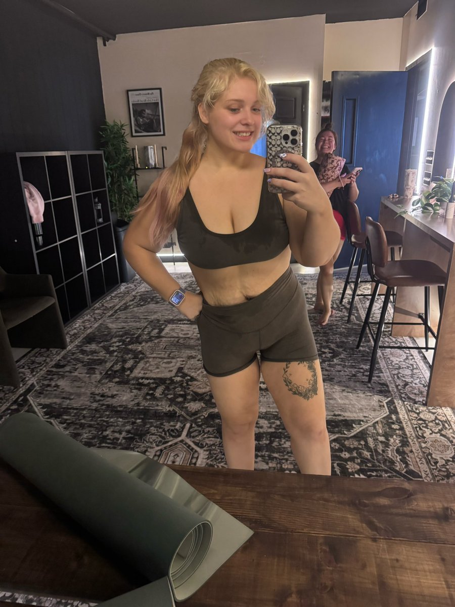 LittleAl97's tweet photo. 65 pounds down. https://t.co/MKVTkLnUFY