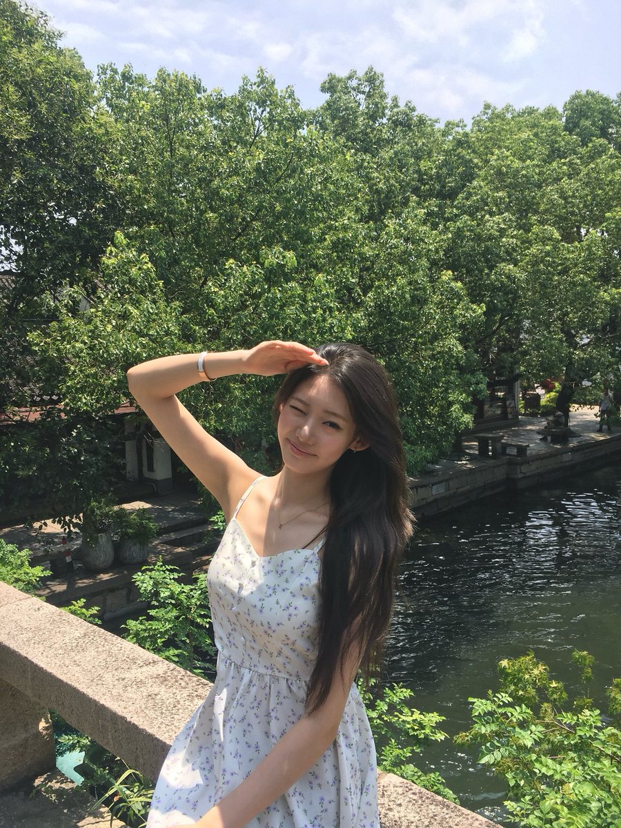 picbaemon's tweet photo. RORA WEVERSE UPDATE 

Monstiez~
Today’s Nagoya show was only one performance, so it’s a little disappointing, but
everyone jumped and enjoyed it together with us the whole time, so I was happy throughout the entire concert! And for the first time, I got to have a birthday party at a concert
together with Monstiez and the members.
Even at Summer Sonic, our members and so many of you celebrated with us, and today at the show you also wished me happy birthday, drew cakes and brought them, and I saw so many HBD messagesㅠ
I think this might have been the birthday where I received the most congratulations in my entire life.
And you even changed the light sticks to yellow so they’d match the solo outfit perfectly… it’s really moving.
I’m truly, truly so grateful, and I’ll become someone who works even harder from now on.
I love you all💛