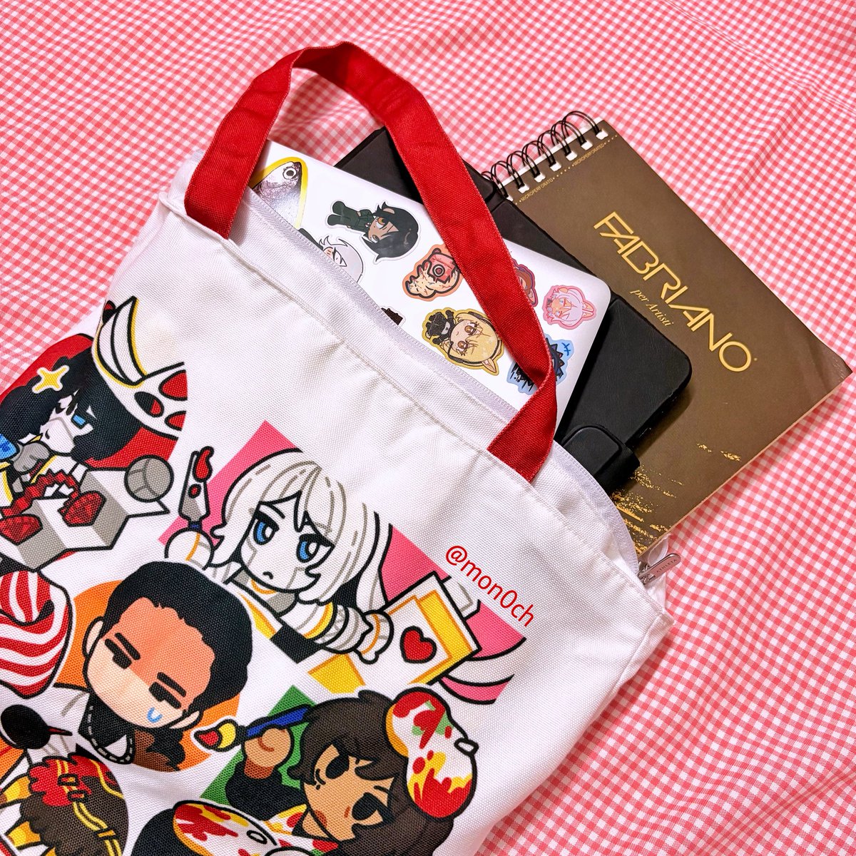 mon0ch's tweet photo. a bag that is sooo big that you can put anything there from a whole A3 drawing board to really small trinkets, basically holding your life together? it’s likely! join the ring today! 

#limbuscompany https://t.co/v7RumrFv1M