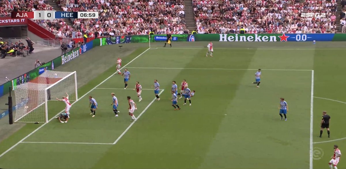 JiesDanse's tweet photo. 1-0 #ajahee #bouwman #eigengoal https://t.co/dnMhgnfYHh