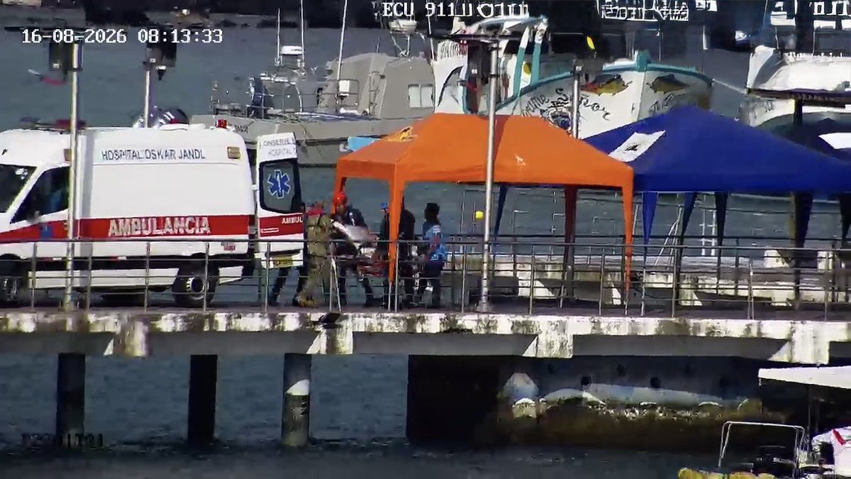 ecu911sambo's tweet photo. #Galápagos | A través del #ECU911 se coordinó la atención y traslado de una emergencia médica. 

@FFAAECUADOR realizó el traslado hacia San Cristóbal, donde @Salud_Ec realizó atención hospitalaria. https://t.co/gi3b7BrwSs