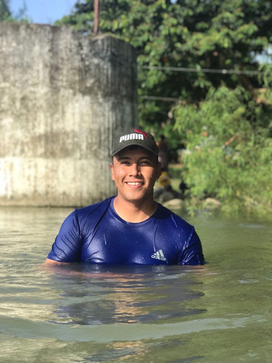 heteros_free's tweet photo. Jazael de Veracruz. 

Otro #HeteroEngañado que le encanta enseñar cada que puede. Nos muestra su verga hasta sus huevos 😍 

Accede sin compromiso a nuestro canal Gratuito 🙈 

Tenemos Canal VIP y hacemos sus peticiones 🥵+ inf en comentarios 👇🏼 https://t.co/eEZ6A5mjVI