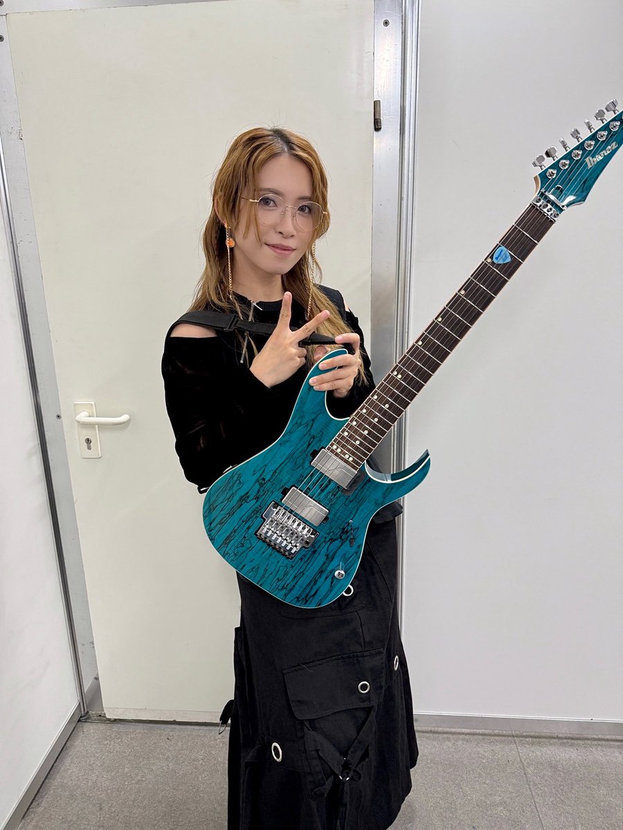 mochimochimuuch's tweet photo. たくさんの誕生日お祝いメッセージ、ありがとうございましたー！🥹

3年連続で誕生日はLIVEで迎えております！こんな幸せなことないね！
今日はサマソニということで本当に沢山の方に直接お祝いしてもらえて嬉しかった😭✨

私が好きなものみんな分かりすぎてて恐るべしですな…🤭
プレゼントもとっても嬉しいです！

みんなありがとう💓

#またもやミレイちゃん召喚
