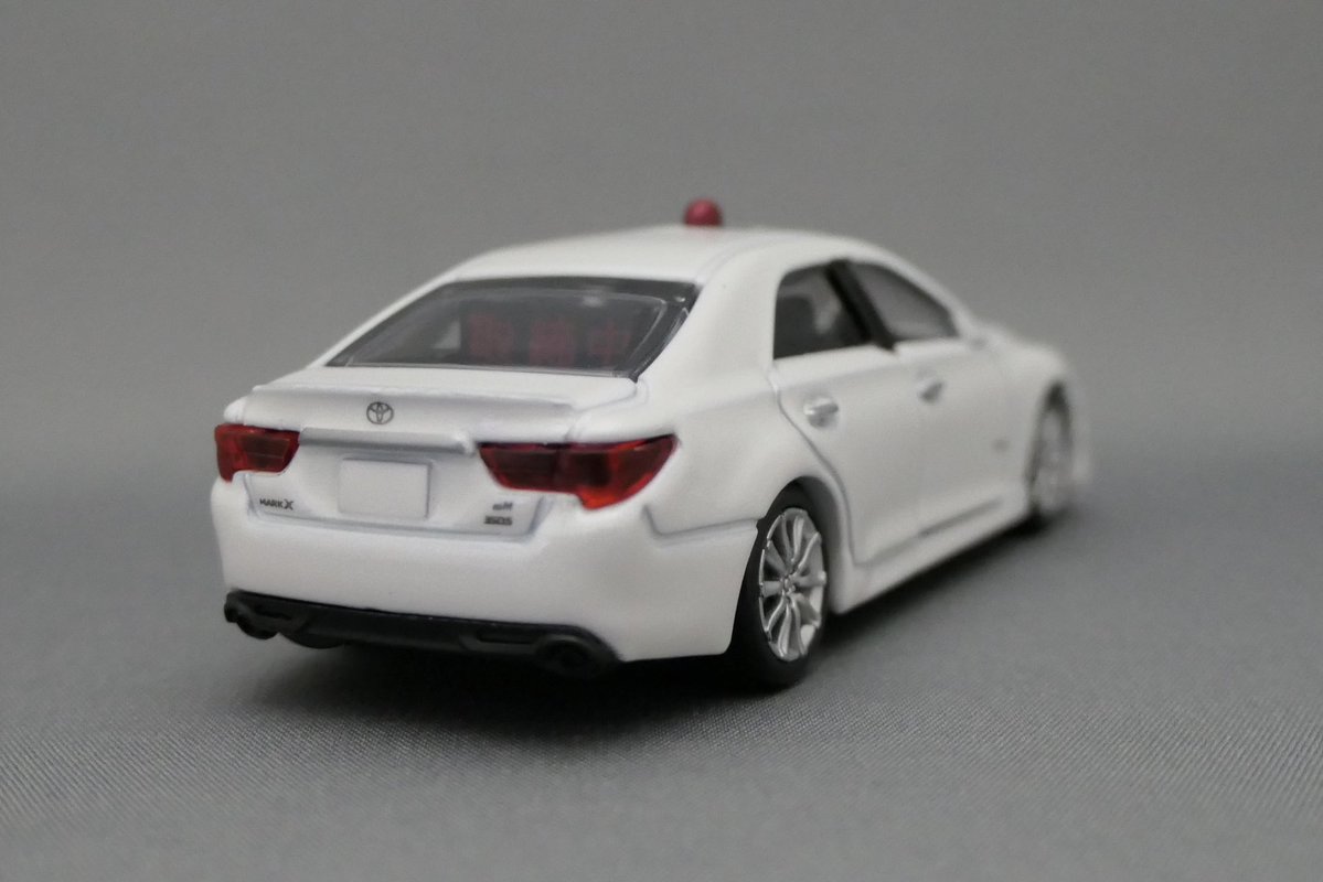 tsuyope_apy's tweet photo. トミカプレミアム 24 「トヨタ マークX 覆面パトロールカー」
マークXの覆面パトカーです。
スケールは1/64
パトランプが稼働します😳
#トミカプレミアム  #マークX #覆面パトカー #ミニカー https://t.co/GkrtoDPchd