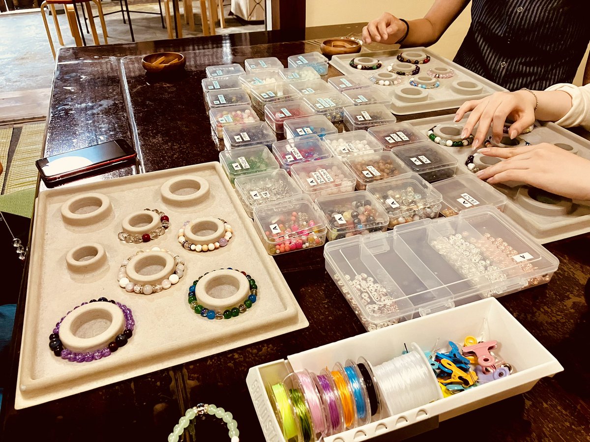 TERA_space76's tweet photo. 本日の腕輪念珠作り体験とお線香作り体験の様子です♪

お盆期間の営業が終了しました！
…まぁ店主からしたら日常なのですが、なんとなく来週から通常営業に戻るぞ！っていうテンションでいます🙏

#京都
#体験
#お線香
#腕輪念珠
#寺スペース https://t.co/DpXf9atuKK