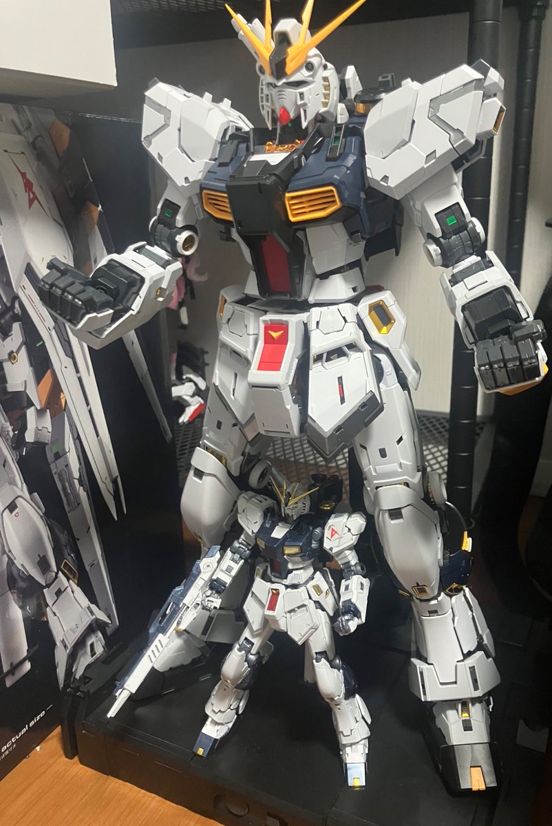 Felicite_Feli's tweet photo. 生きながらえてプラモデル作ってました https://t.co/M4cAQqmG3h