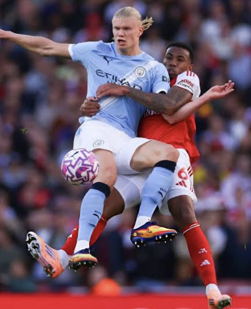 DasaoluSamuel's tweet photo. Is Gabriel the father of Haaland, omo it's crazy 🤣 😧 

#ARSMCI https://t.co/bh14xykEi3
